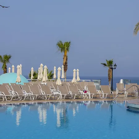 Leonardo Laura & Splash Resort Klorakas
