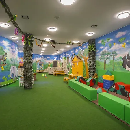 Leonardo Laura & Splash Resort Klorakas